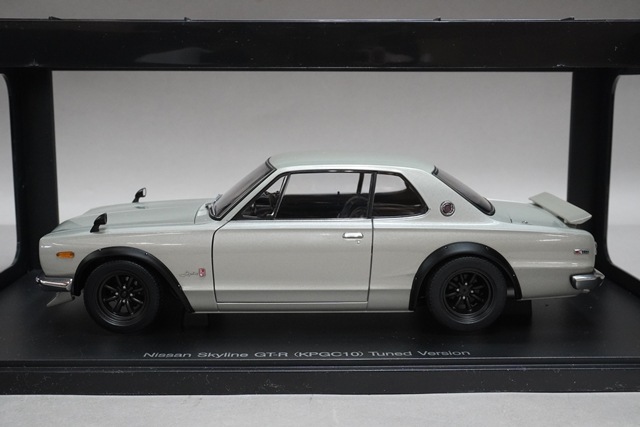 1/18 オートアート 77441 日産 スカイライン GT-R (KPGC10) チューンド