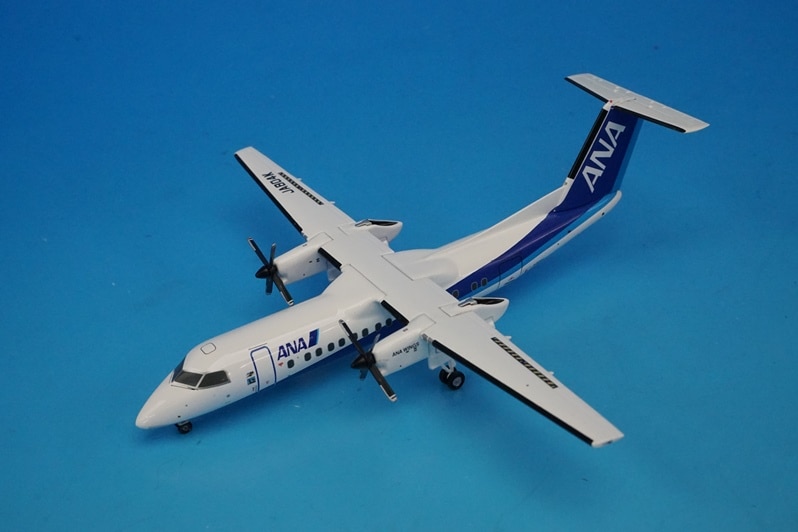 1/200 ボンバルディア DHC-8-300 ANA JA804K 木製台座付 ［DH28023