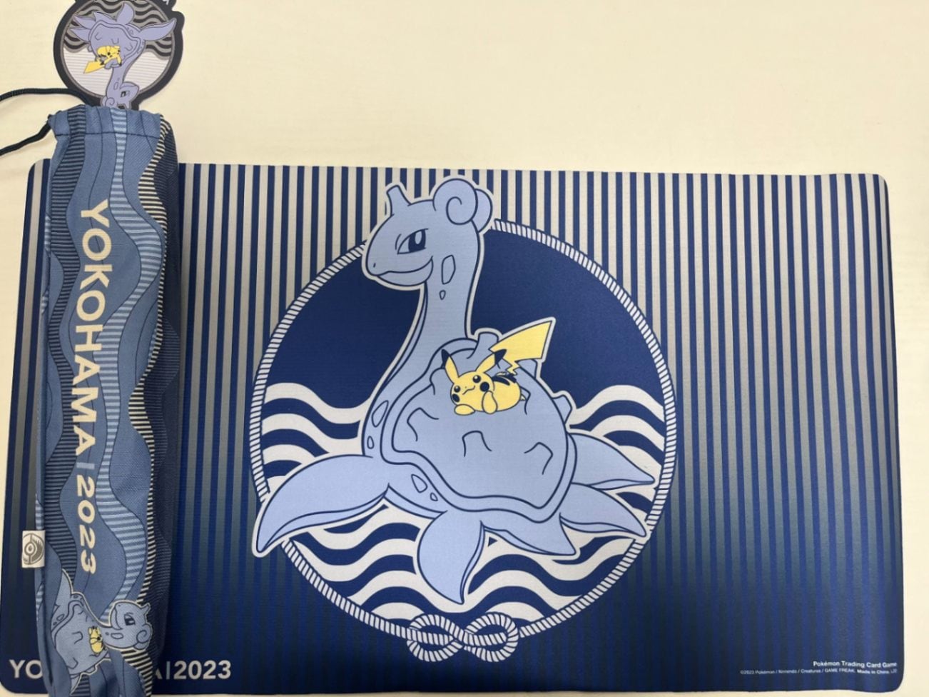 ポケモンカードゲーム ラバープレイマット＆バッグ ヨコハマ2023【宅配