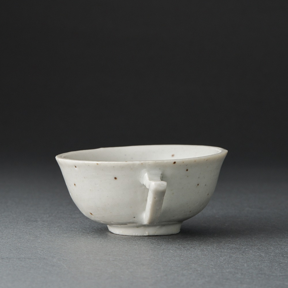李朝耳盃 White Porcelain Sake Cup with Handles | すべての商品
