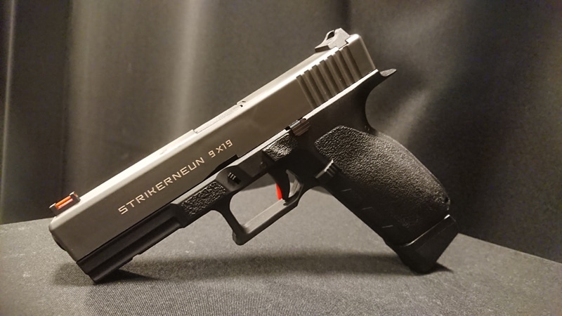 ①Carbon8 STRIKERNEUN 9x19 co2トイガン＊AI出品です ①Carbon8