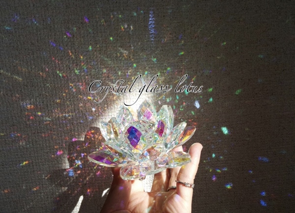 虹色に輝くオーロラクリスタル☆蓮 -lotus-インテリアの置物に