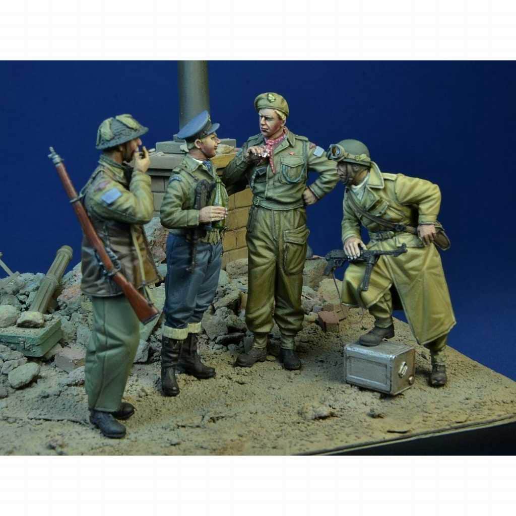 DD35205 1/35 WWII カナダ軍 一服するカナダ軍兵士 カーン1944(4体