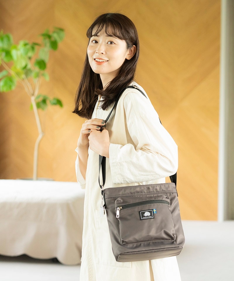 今だけお得な20%OFF】スクエアショルダーバッグ＜撥水加工