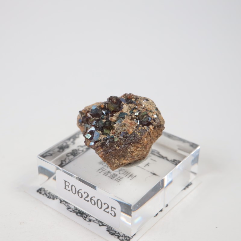 奈良県産 レインボーガーネット | 鉱物標本,カ行,ガーネットグループ