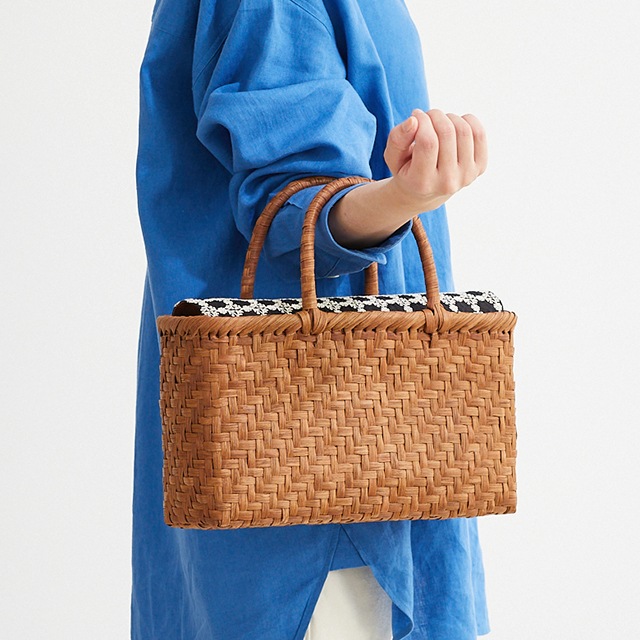 ECU×かごやエンブロイダリーレースのふた付きやまぶどう籠(二番皮/横長