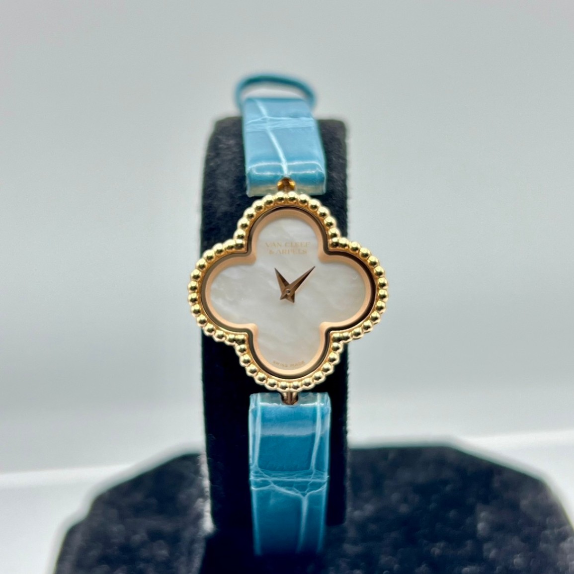 ヴァンクリーフ&アーペル スウィートアルハンブラ VCARO8SF00 ホワイト