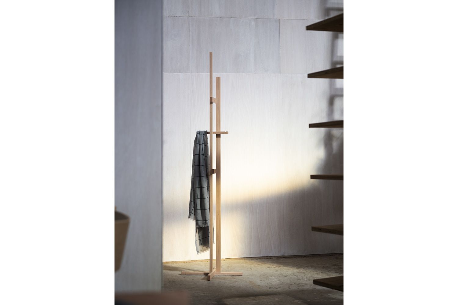 エレメンツ コートスタンドの通販 | 家具・インテリア通販 MAARKET