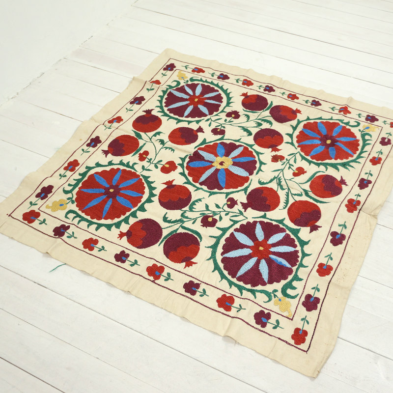 オールドスザンニ 99cm×97cm 中央アジア手刺繍布｜マライカ公式通販