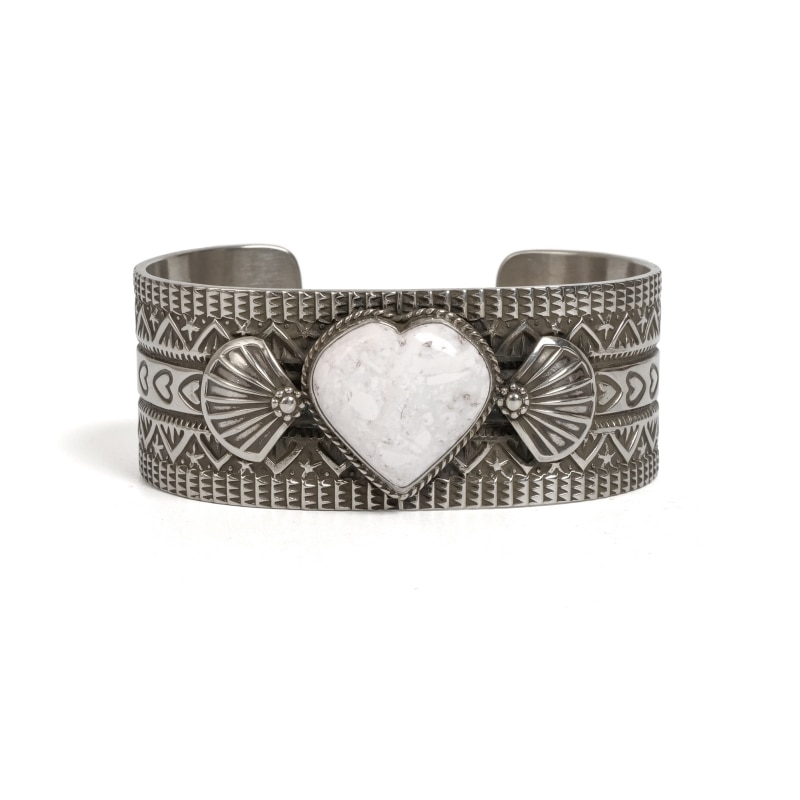 ホワイトバッファローのインディアンジュエリー｜マライカ公式通販