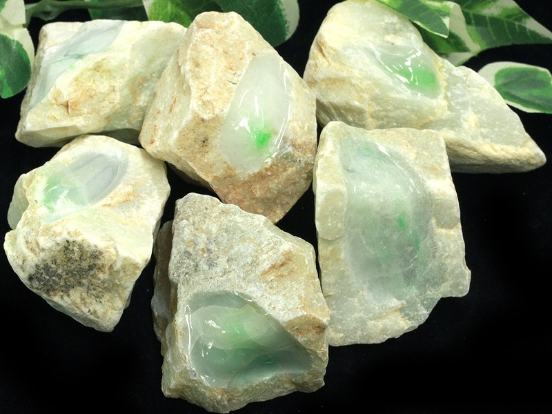 激レア！美しい艶と結晶！☆長寿と健康の石☆ミャンマー産/天然原石/緑