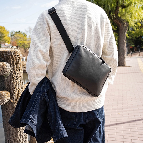 軽量レザーボディーバッグ WINSTON BLACK ブラック 黒 ブランド