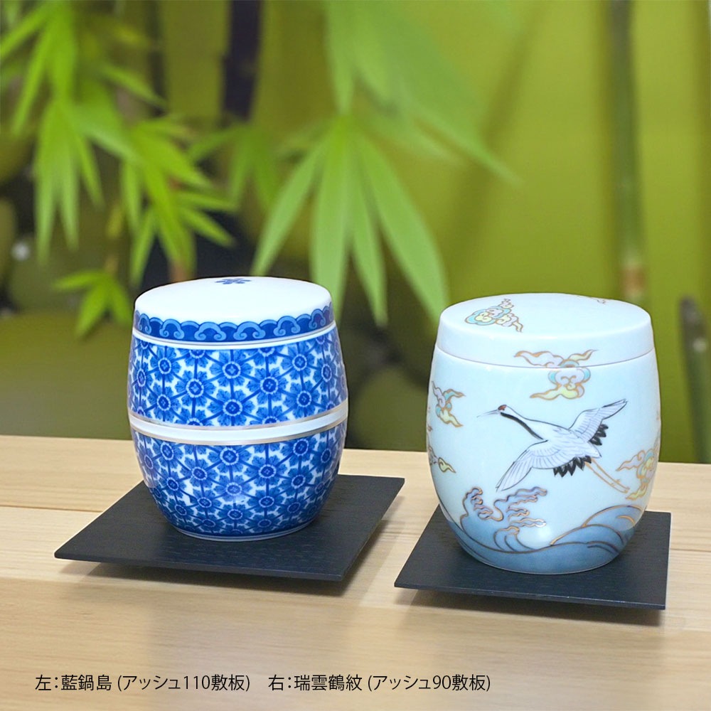 有田焼の骨壷有田焼 手元供養用 分骨骨壷 明治伊万里 [藍鍋島] ～あい