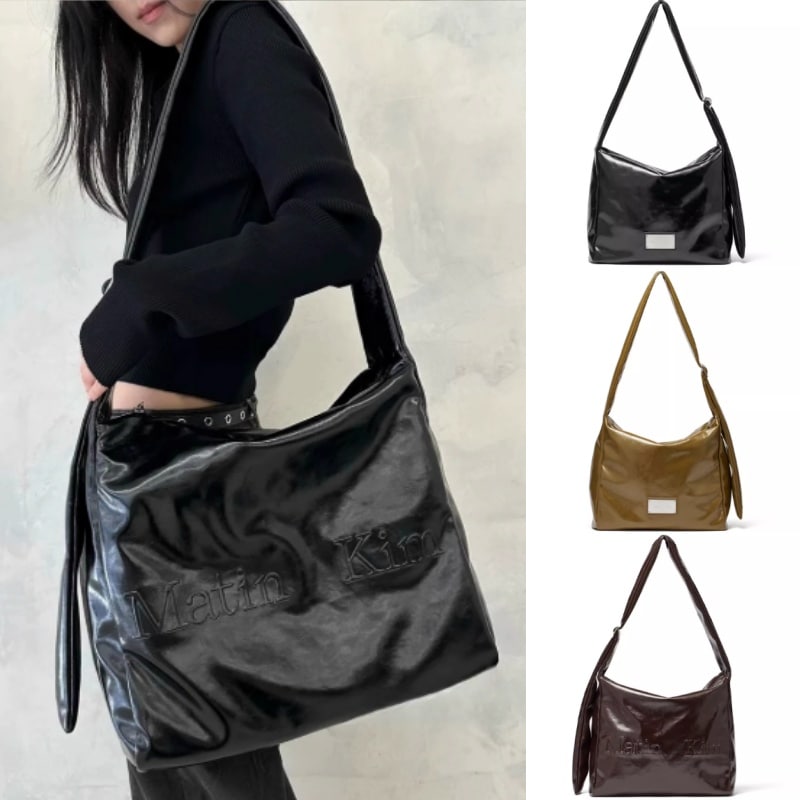 MATIN KIM 大容量 ショルダーバッグ EMBOSSED LOGO LEATHER SHOULDER