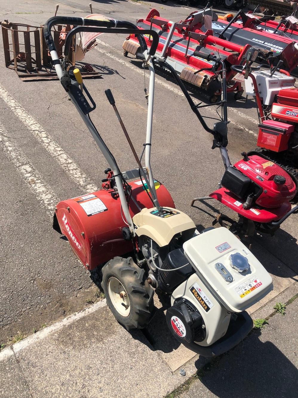 ロビン 管理機 RC560 機体寸法:1300×560×1060(mm) 出力5.0ps 使用燃料