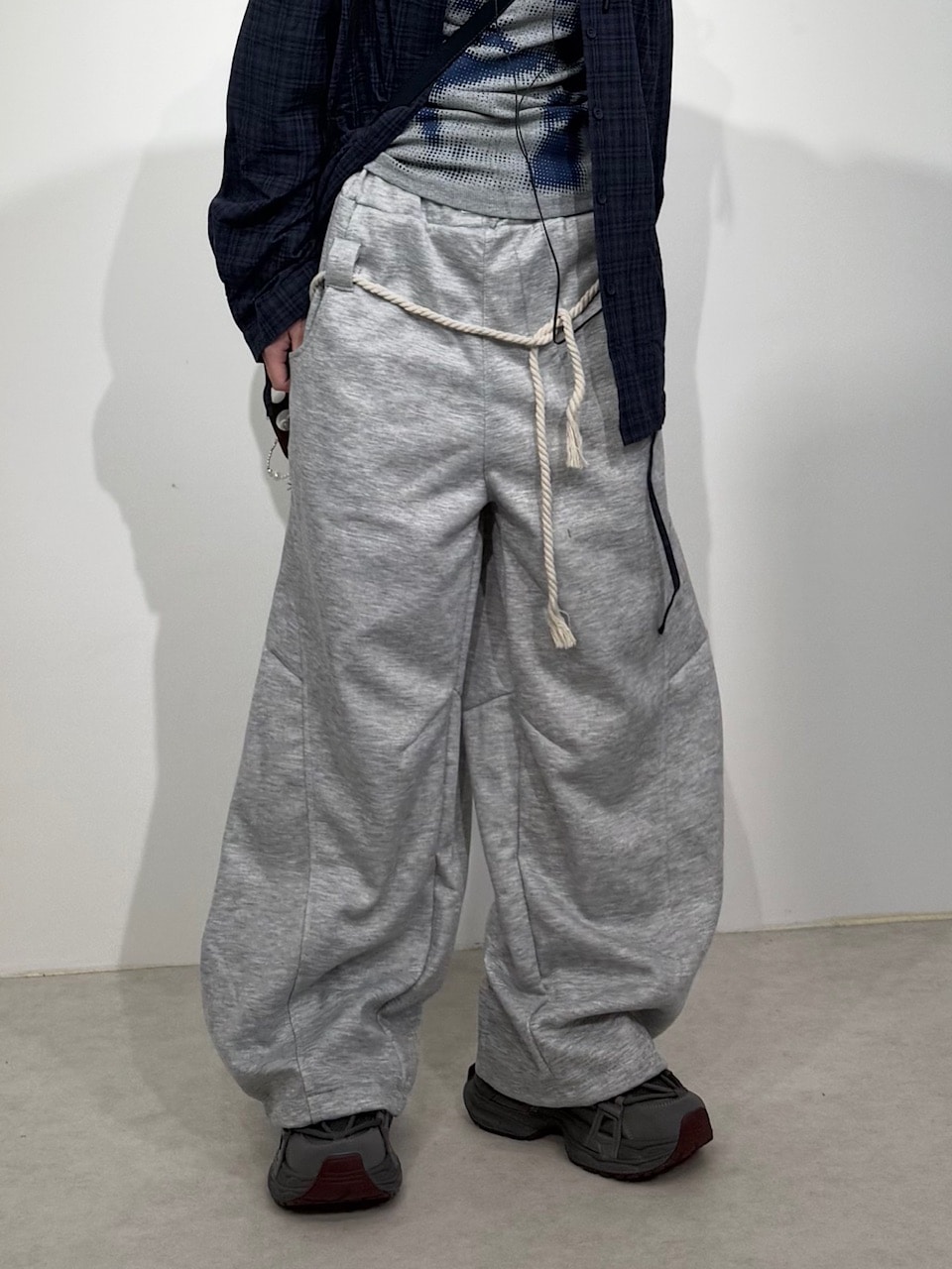 Nerd out XU】waist rope loose sweat pants (2color) / 【ナード
