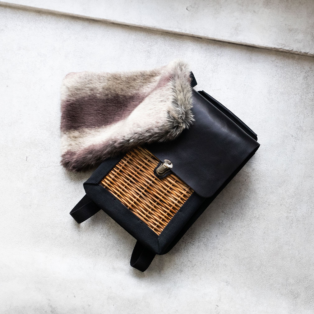 コラボ商品】3wayで使える革とカゴのリュック（縦型）