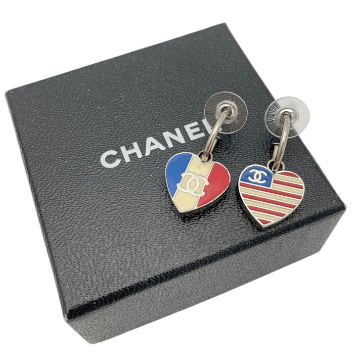 CHANEL アメリカ国旗 ハート型ピンバッジ CHANEL アメリカ国旗 ハート