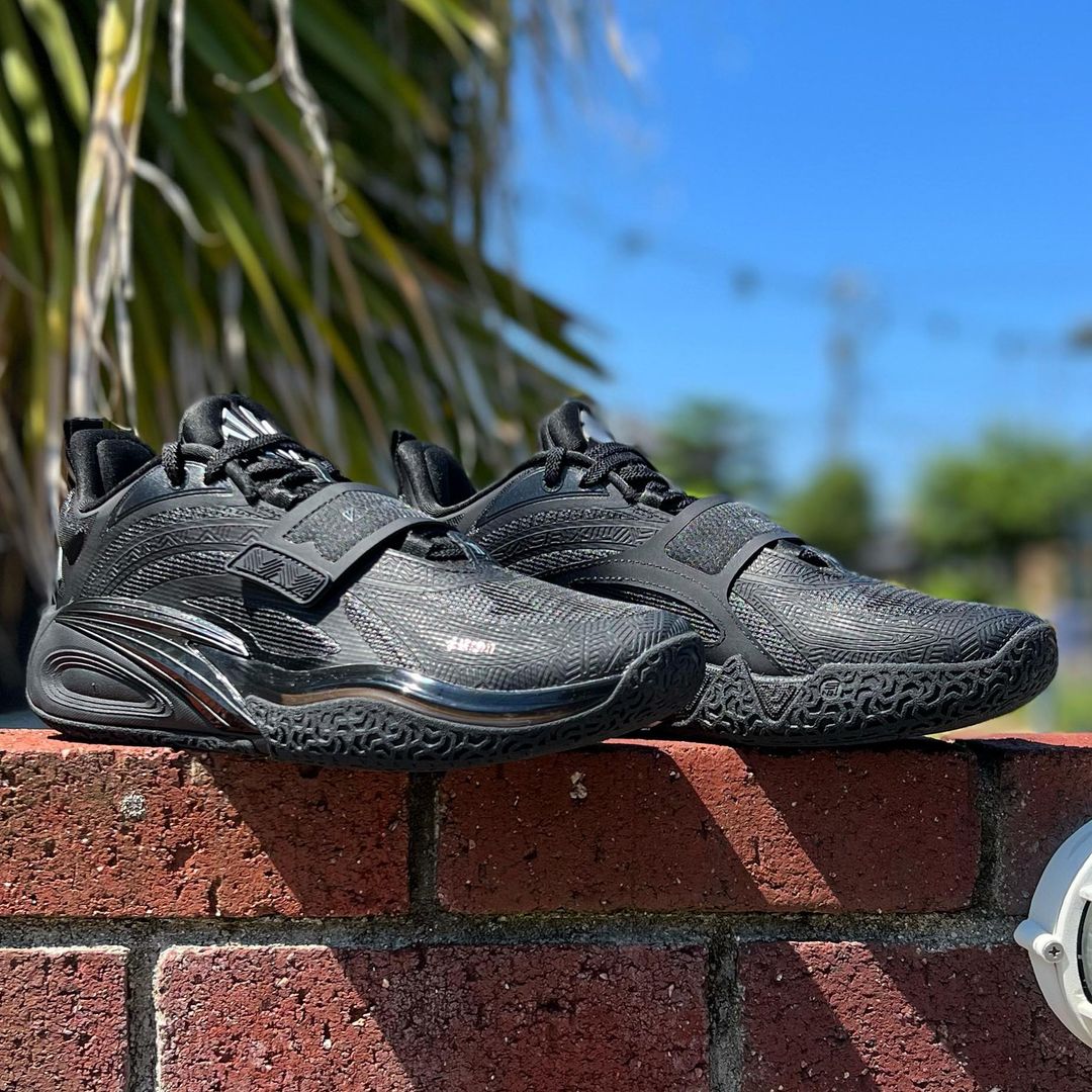 ANTA KAI 1 'BLACK KNIGHT' アンタ カイ 1 カイリー アービング