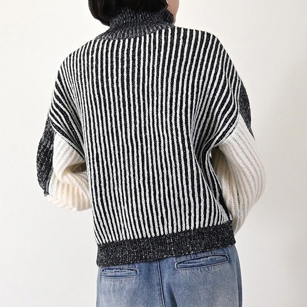 ストライプニットハーフジップタートルネックプルオーバー
