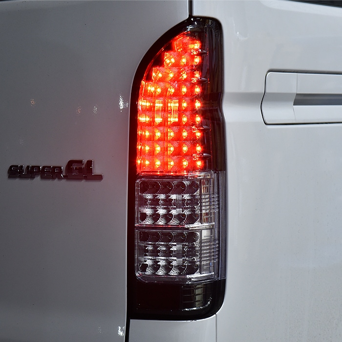 200系ハイエース 4型以降純正ルック LEDテールランプ スモーク×レッド