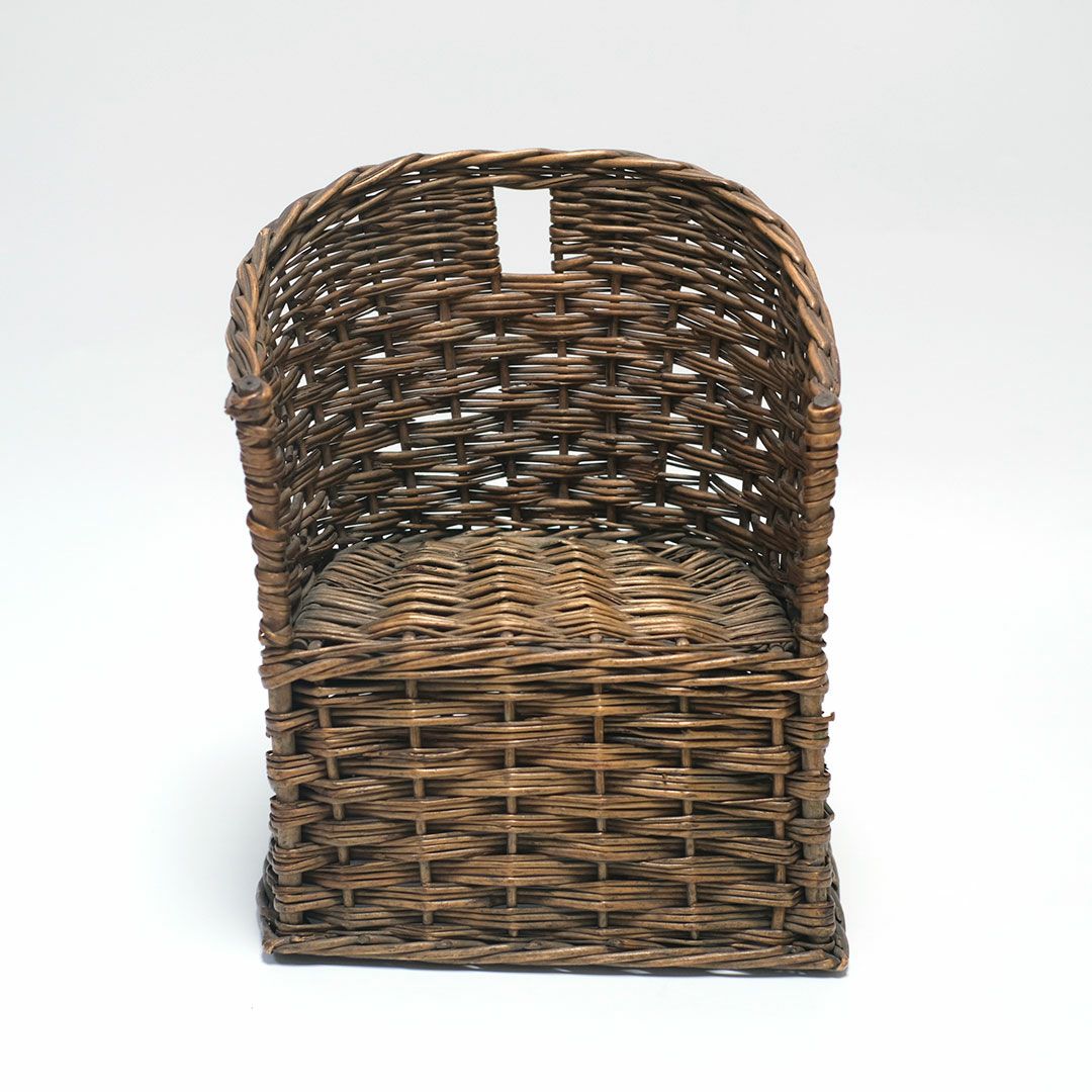 アンティーク ドールチェア イギリス ウィローで編み込んだ人形を飾る