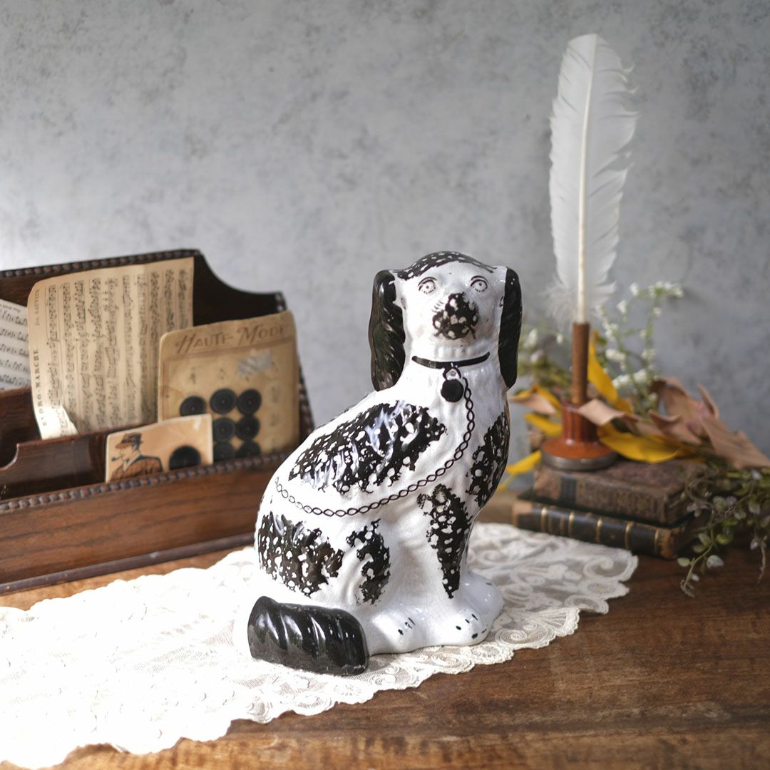 アンティークフィギュリン 犬の置物 スタッフォードシャードッグ 陶器
