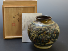 沖縄の伝統を守り続けた金城次郎の琉球陶器