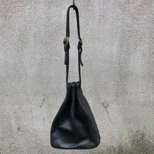 オヤジが持っても大丈夫？若者に人気のオールドコーチ 巾着ショルダー