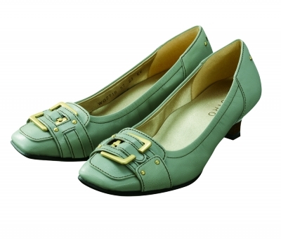 歩きやすさに定評のあるGIROのコレクションに上品カラーに大振りの