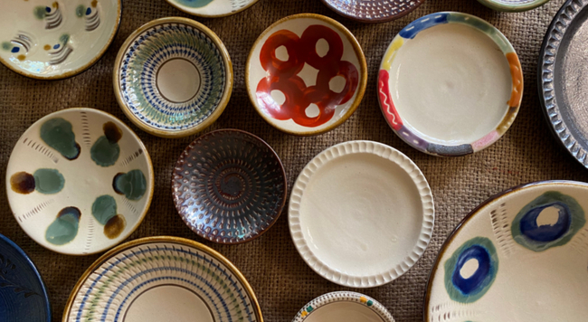 沖縄の器「やちむん」とは？特徴と歴史を分かりやすく＆人気作家紹介