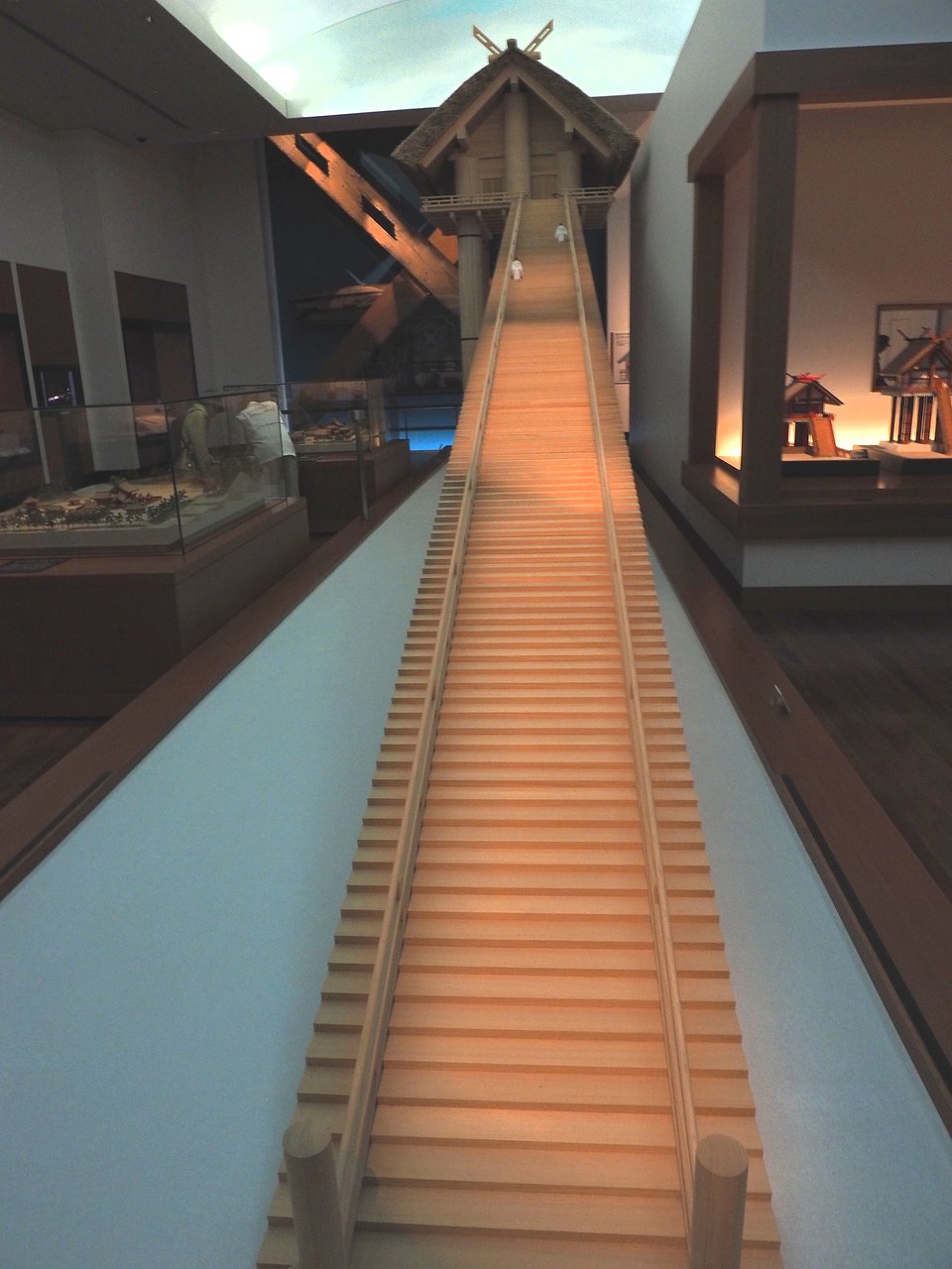 古代出雲大社、復元模型2（大柱の傾きなし） - Picture of Shimane