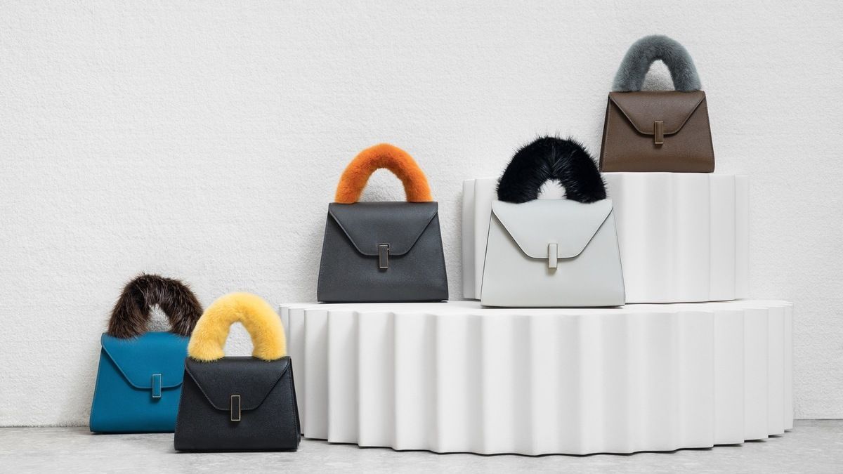 ヴァレクストラから3通りに使える秋冬の新作が登場！ | Vogue Japan