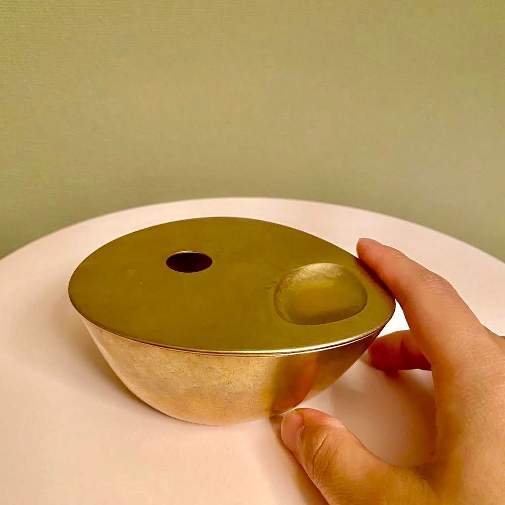 香りの楽しさを教えてくれた、イソップのオイルバーナー。【手のひらの