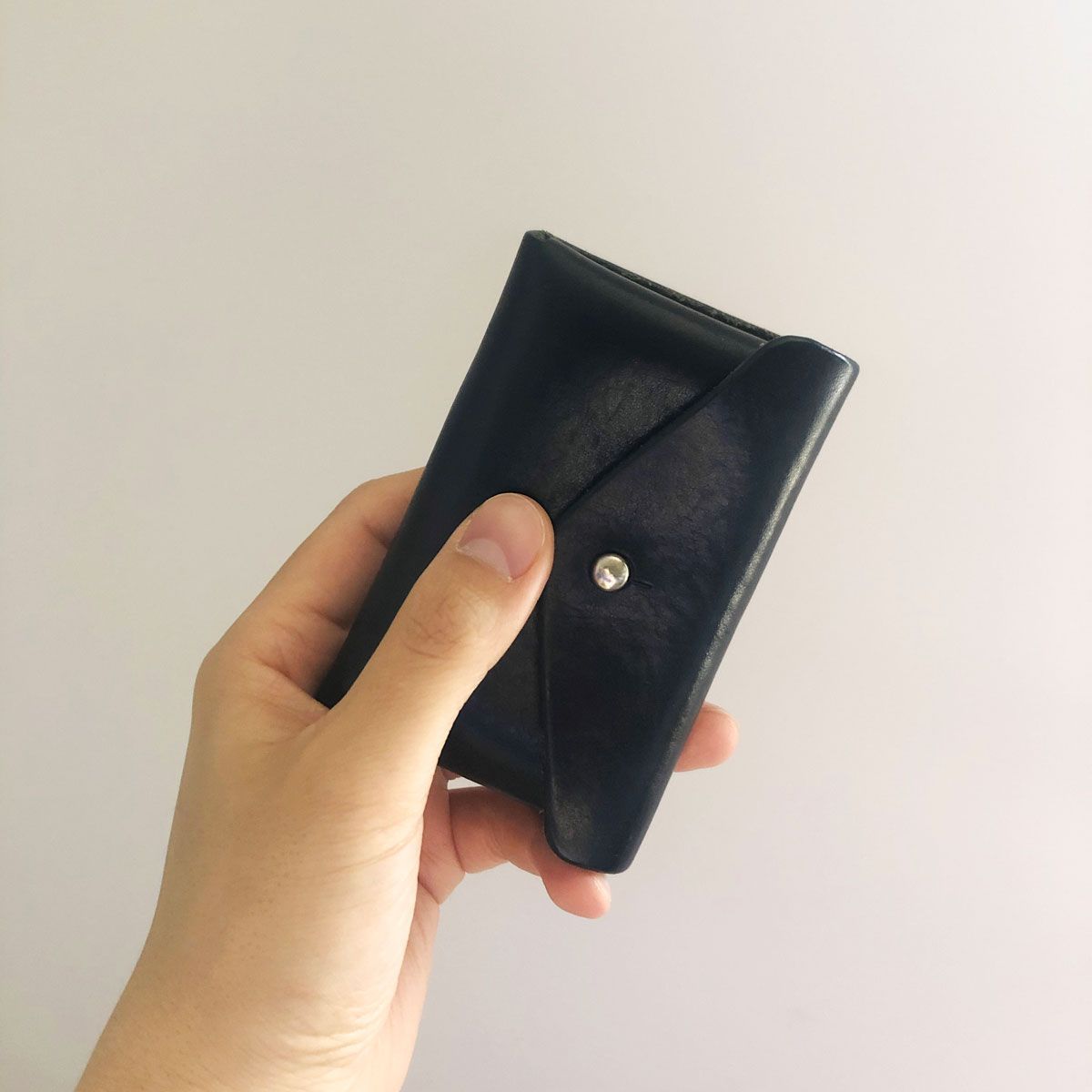 これから10年愛用したい、エンダースキーマのカードケース。【手のひら