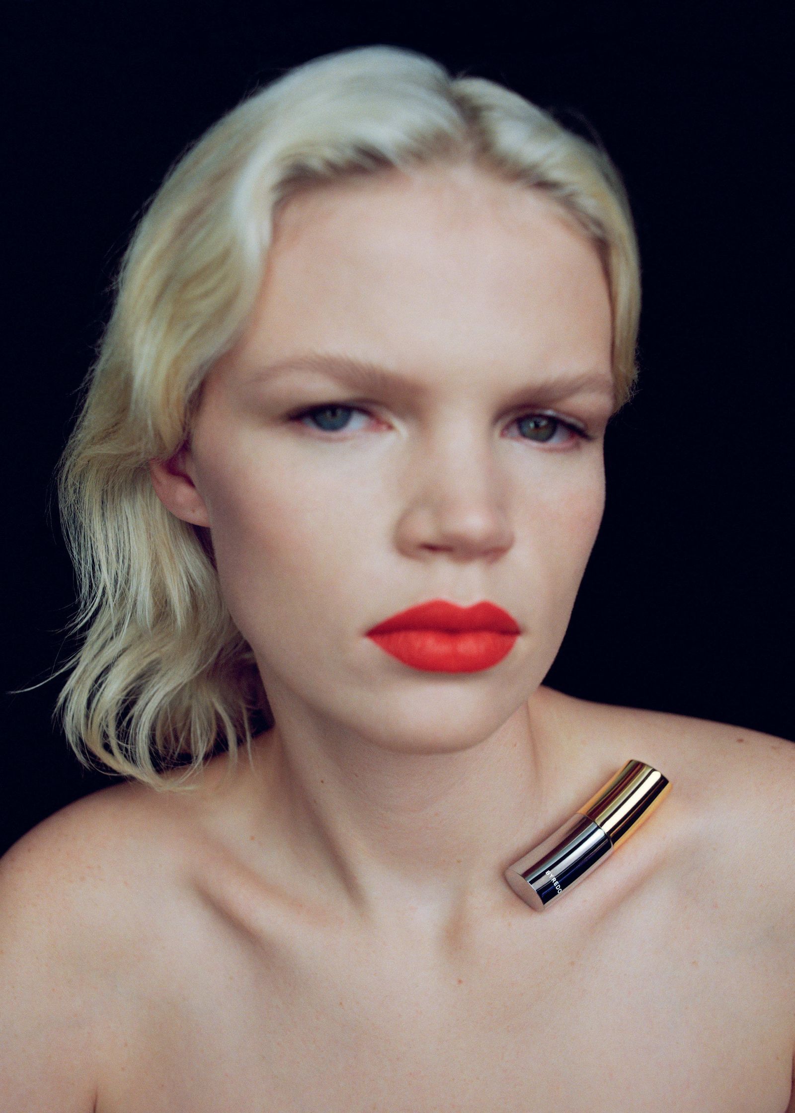 バイレードのルチア・ピカが教える、赤リップの選び方と纏い方 | Vogue