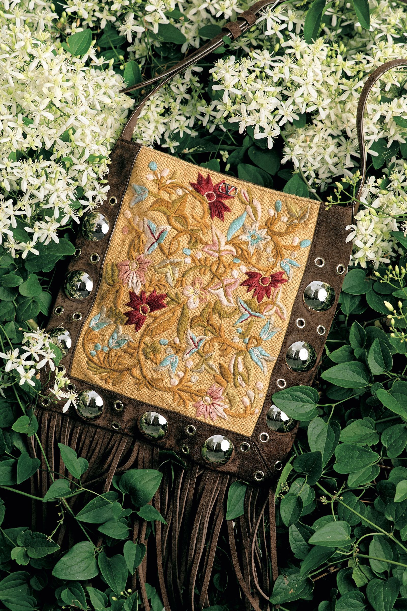 ご機嫌にフリンジを揺らして。ヴァレンティノ ガラヴァーニの新作