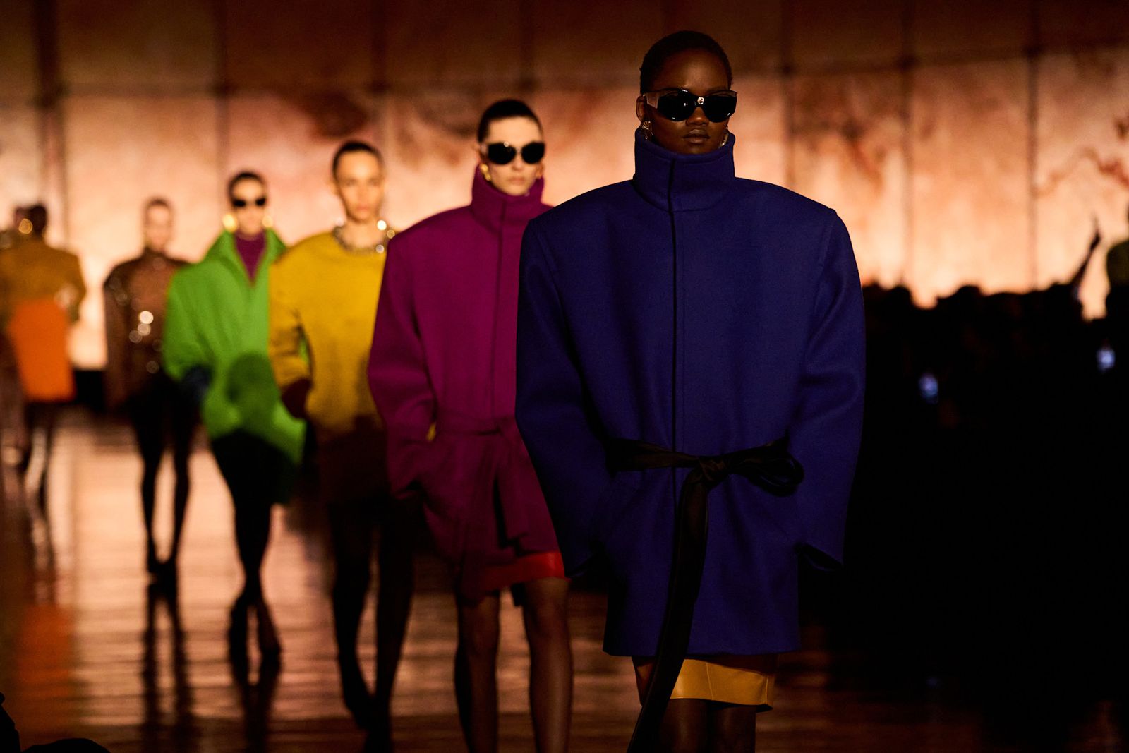 サンローランは愛の色彩を表現。商業性にとらわれない、真のクリエイ