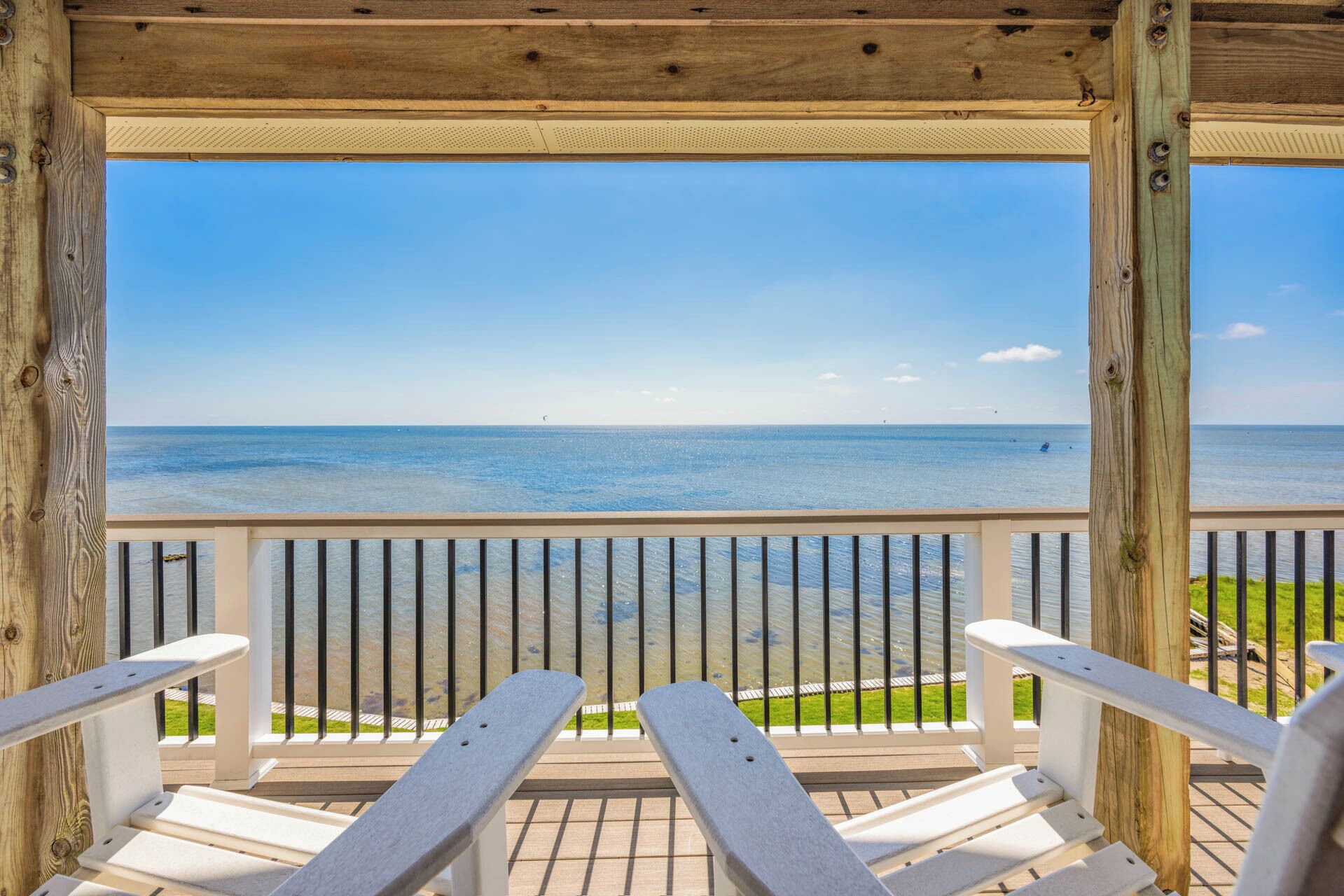 Soundfront with Pool, Hot Tub, Game Room, Direct Windsports Access