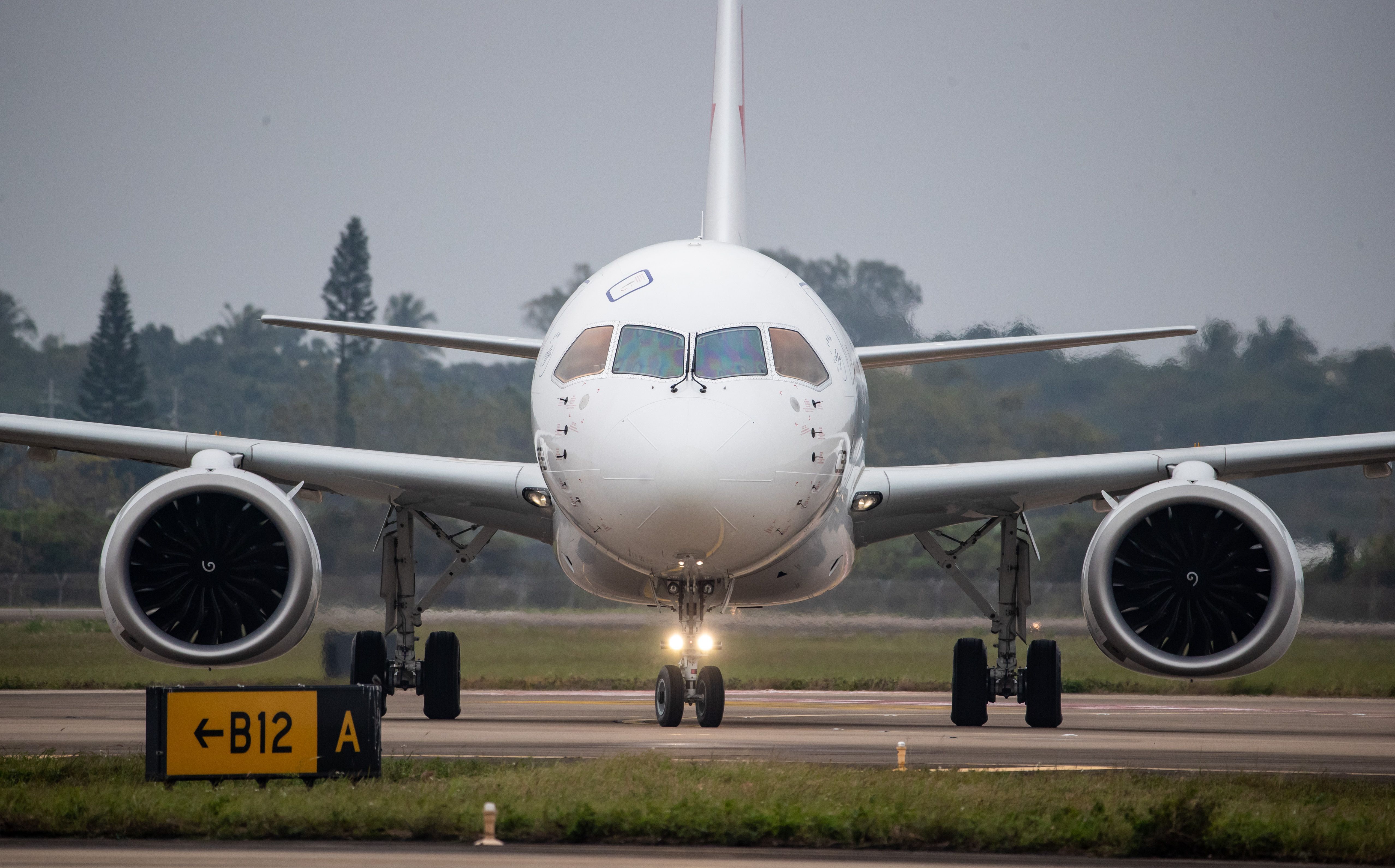 中国で加速する航空機の国産化を象徴、商用飛行を開始した国産中型
