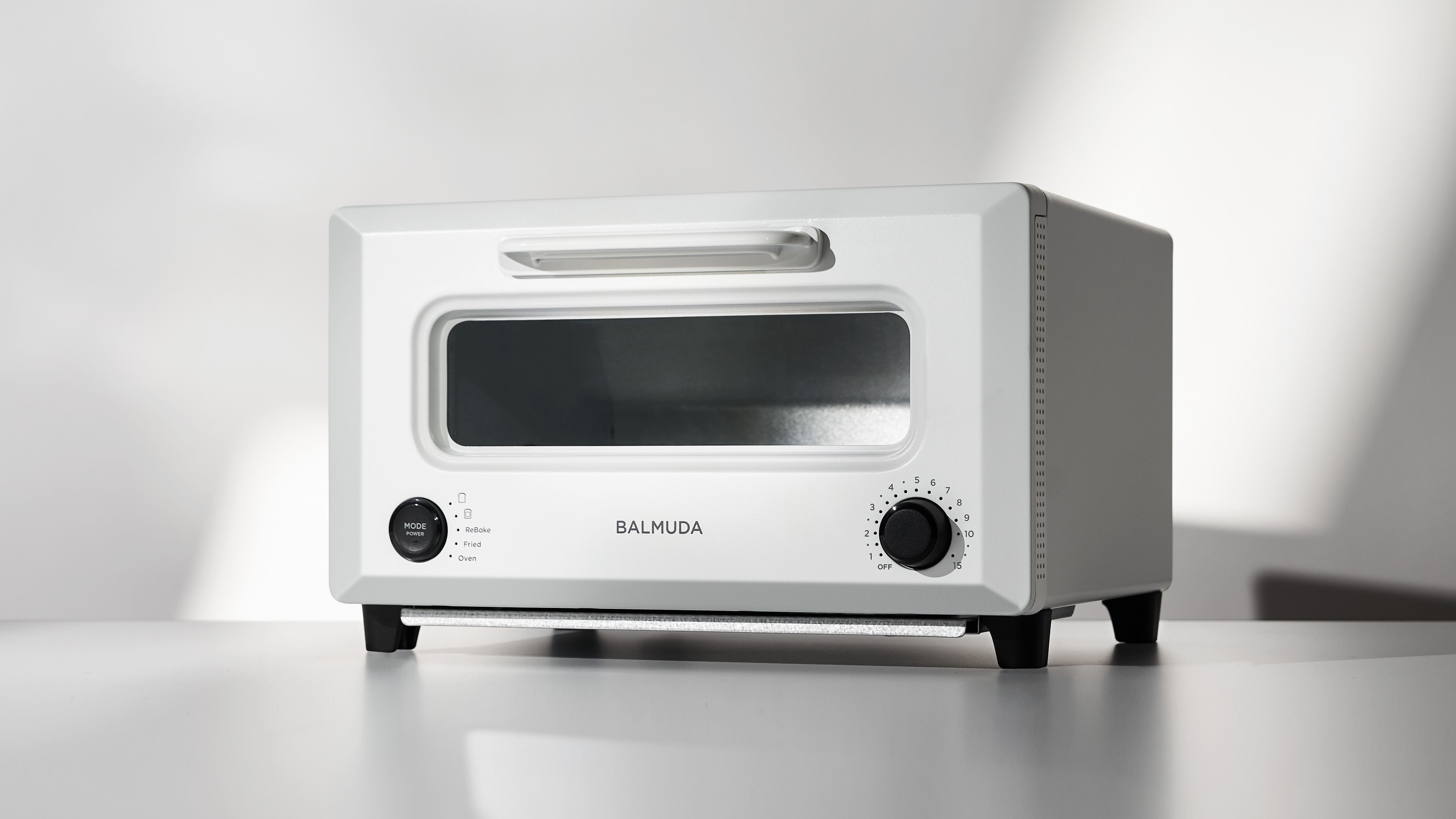 バルミューダは新型トースター「ReBaker」で、自らの“強み”に立ち返っ