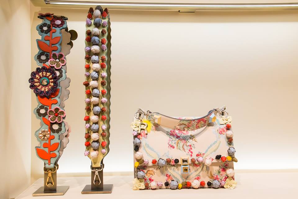 チャームとスカーフの次はコレ！バッグの付け替えストラップ - WWDJAPAN