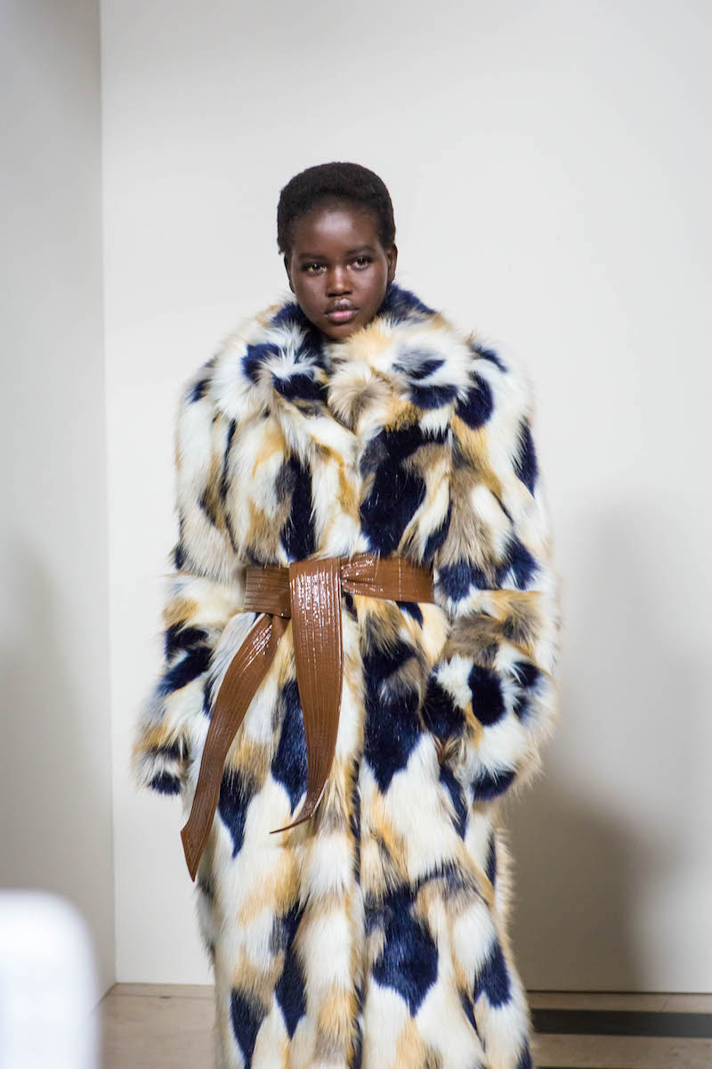 ジバンシィ」の冒頭の毛皮の行進に目が点 ギャップがある女の魅力