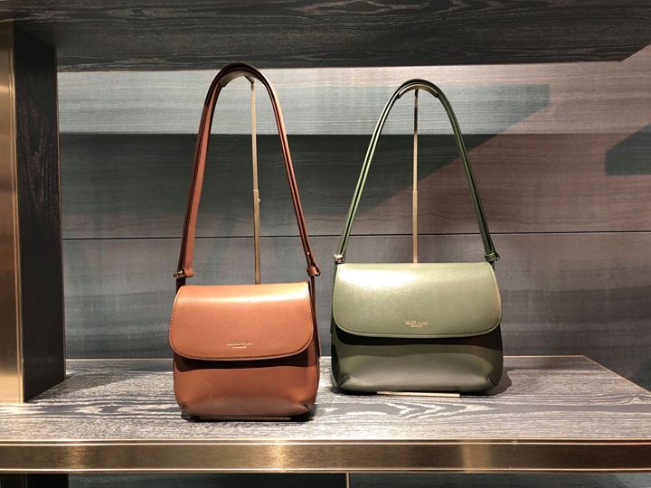 冨永愛も登壇 実用性に富んだ「ジョルジオ アルマーニ」の新作バッグが