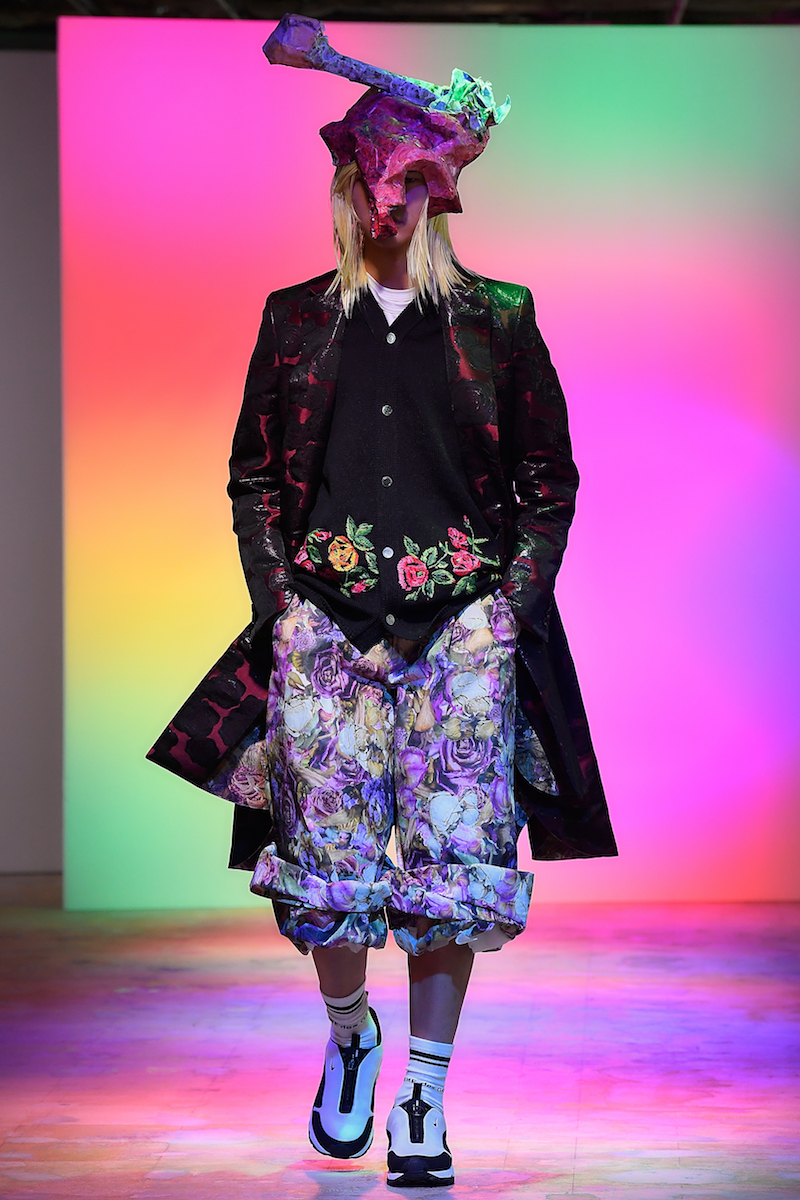 コム デ ギャルソン・オム プリュス」の花と融合するテーラード 東京で