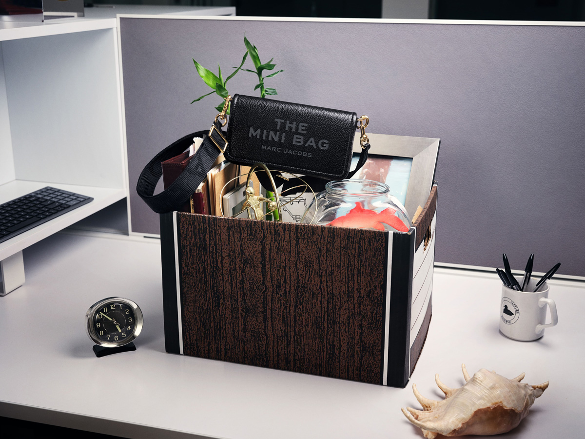 マーク ジェイコブス」から桜色の新作ミニバッグ 価格は3万800円