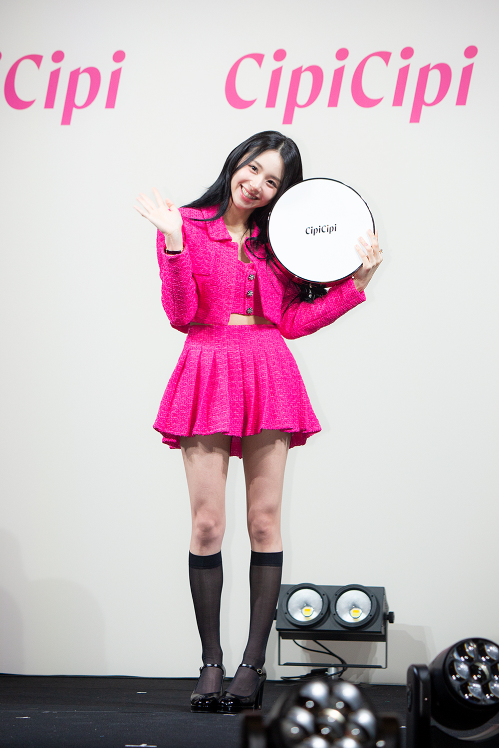 TWICEのチェヨンが「シピシピ」の新商品発表会に登場 「日本の化粧品