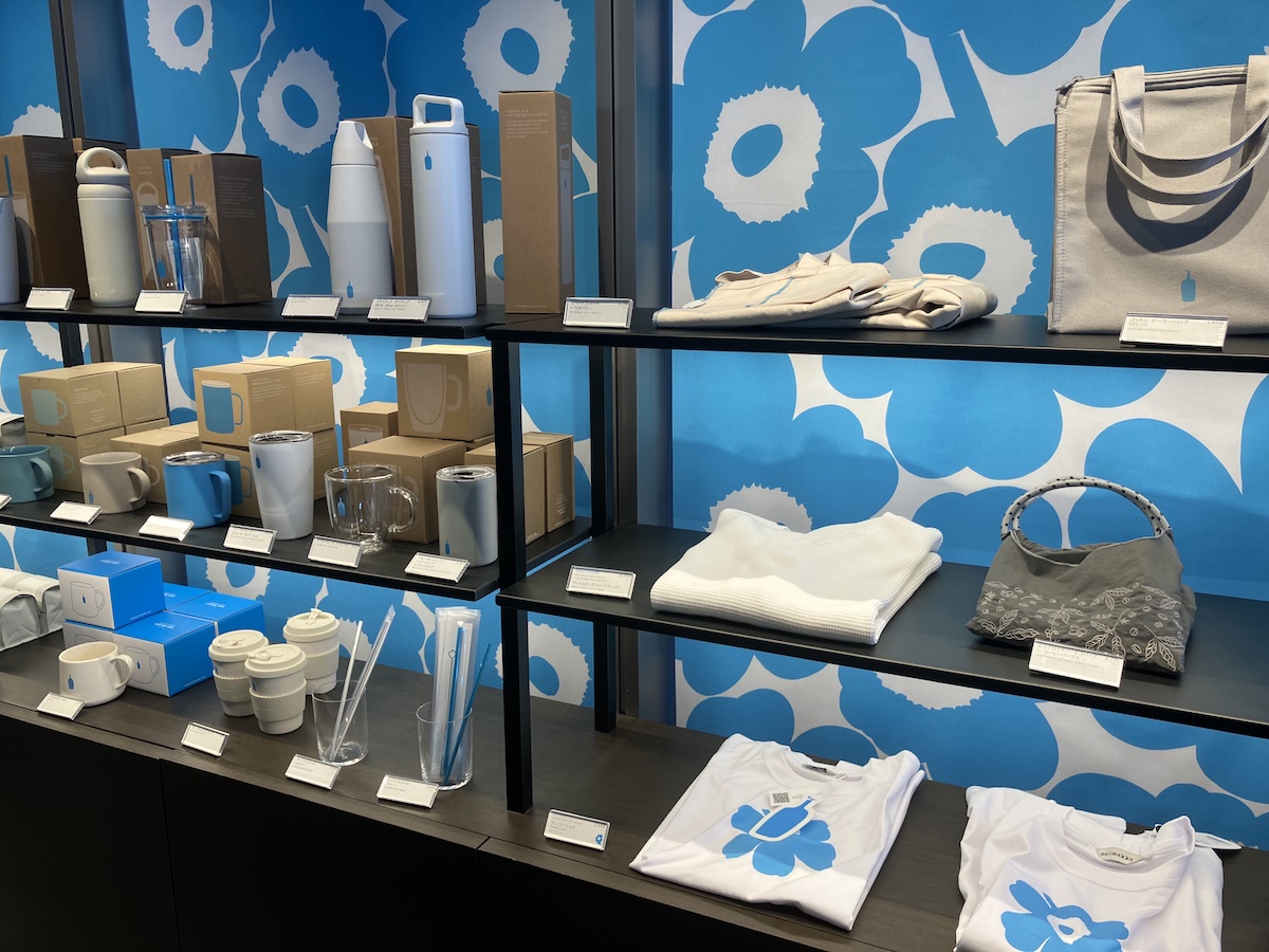 完売続出のブルーボトルコーヒーと「マリメッコ」コラボ 朝6時から並ぶ