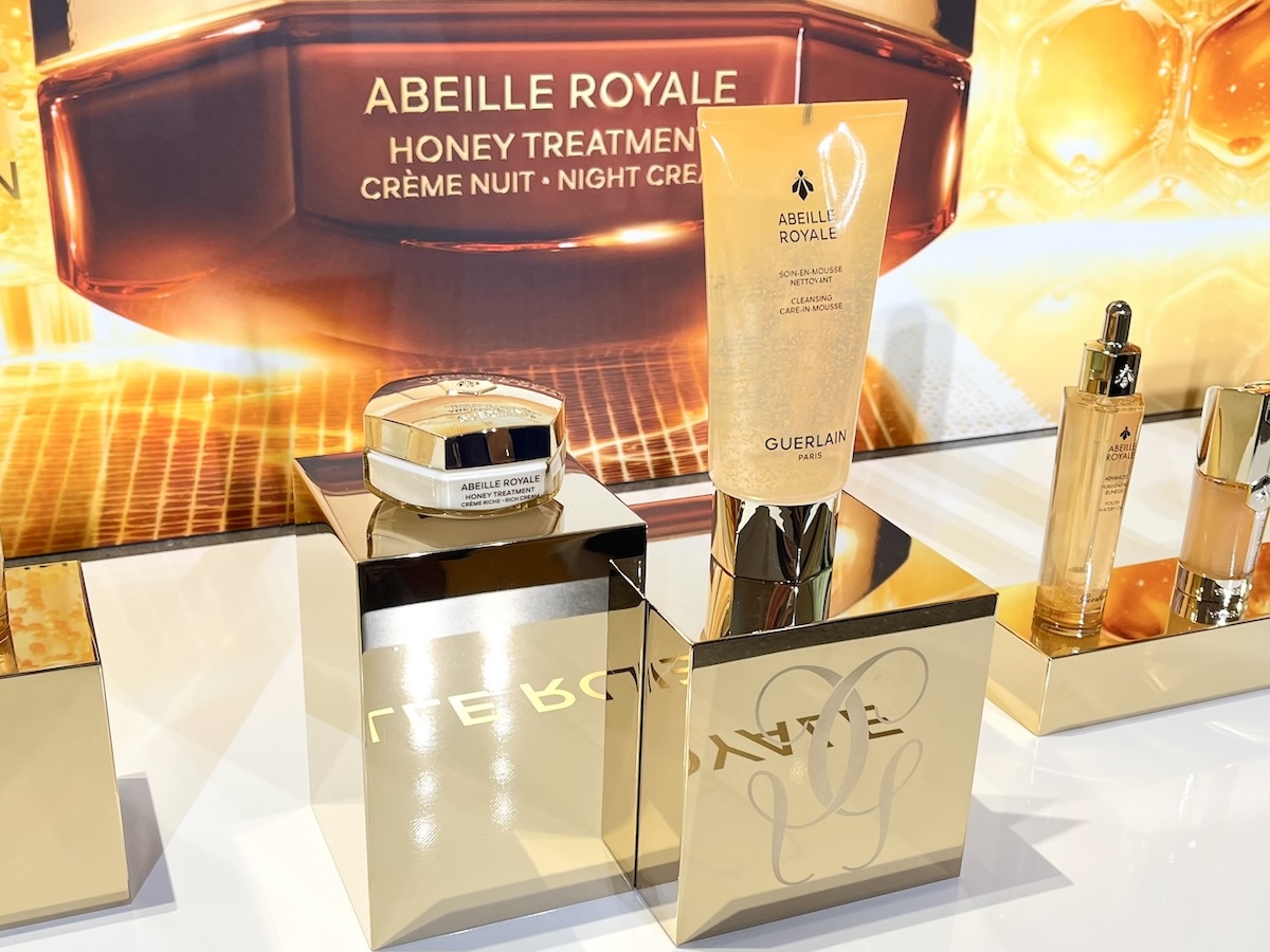 ゲラン」のエイジングケアライン“アベイユ ロイヤル”から初の洗顔料と