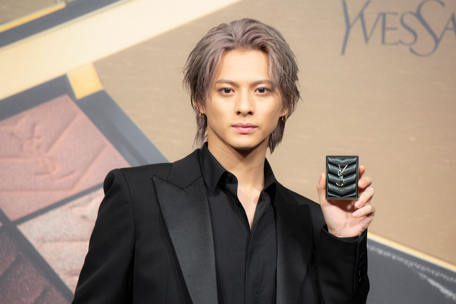 Number_iの平野紫耀が「YSL」限定ポップアップを満喫 クールなスーツ